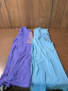 lot 98 image: Emoji Days of Week T-Shirt Bundle