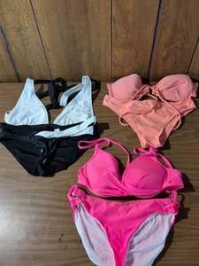 lot 99 image: Gianni Bini Swimwear Collection Size M