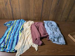 lot 101 image: EST 1946 Multipiece Womens Clothing Set