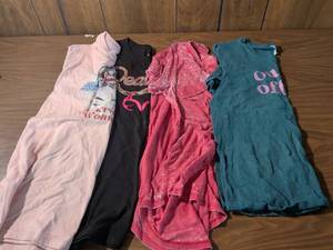 lot 106 image: Ladies Large T-Shirt Bundle - 4 Pieces