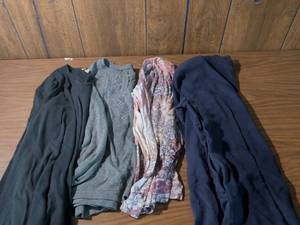 lot 107 image: Eddie Bauer Womens Clothing Bundle