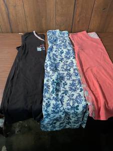 lot 109 image: Secret Treasures Aromatherapy Sleepwear Set