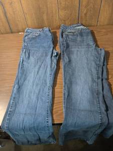 lot 112 image: Levis Medium Wash Boot Cut Jeans