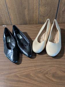 lot 125 image: Comfort 42II Womens Ballet Flats Set - Black and White
