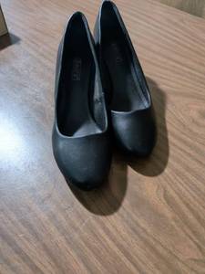 lot 129 image: Womens Old Navy Black Ballet Flats Size 8.5