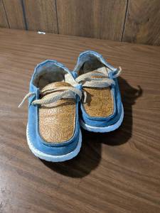 lot 130 image: Gypsy Jazz Canvas Boat Shoes