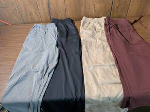 lot 133 image: Reebok Willow Bay Athletic Pants