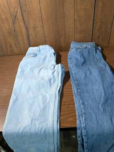 lot 135 image: 1990s Levis 550 Light Wash Jeans