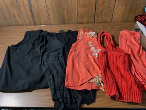 lot 139 image: LOFT Floral Print Tank Top and Shorts Set