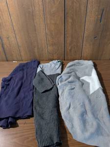 lot 141 image: Mens Casual Sweater Bundle - St. Johns Bay and DIP