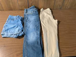 lot 154 image: Silver Jeans Bundle - Denim Collection