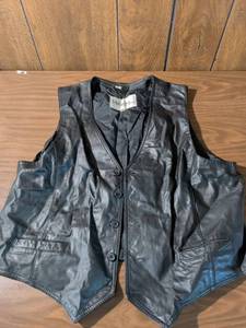 lot 178 image: Wilsons Leather Vest Style 4620