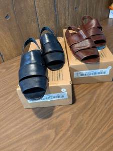 lot 199 image: Eddie Bauer Leather Sandals