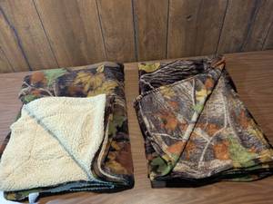 lot 206 image: Camouflage Sherpa Lined Throw Blanket