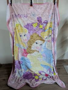 lot 211 image: Disney Princess Pink Plush Throw Blanket