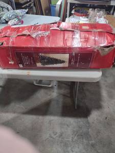 lot 2005 image: 7ft Pre-lit Christmas Tree inbox Box