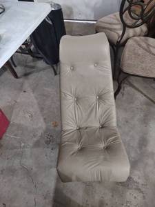 lot 2007 image: Gaming style chair