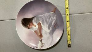 lot 2068 image: Danbury Mint Porcelain Collector Plate - Ballet Dancer
