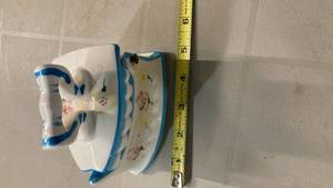 lot 2072 image: Decorative Ceramic trinket box iron blue