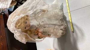 lot 2127 image: Decorative Porcelain Doll in White Lace Dress 16 inch