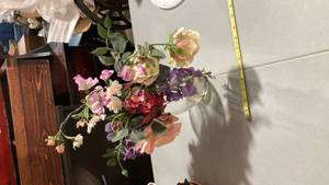 lot 2141 image: Mixed Floral Spring Arrangement in Clear Vase