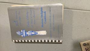 lot 2203 image: 1980s Hotestes De Lights Recipe Cookbook