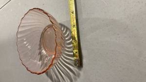 lot 2234 image: Pink Depression Glass Shell Dish