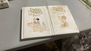 lot 2253 image: Precious Moments Christmas and Love Book Collection