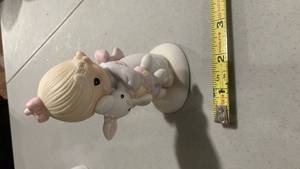 lot 2256 image: Precious Moments Enesco Love One Another Figurine