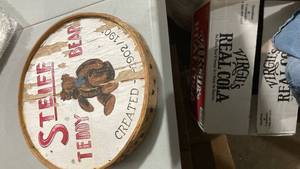 lot 2296 image: 1906 Teddy Bear Folk Art Wood Barrel Lid