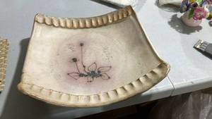 lot 2297 image: Japanese Ceramic Dragonfly Plate