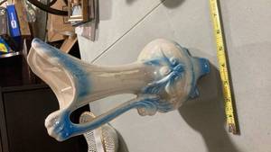 lot 2322 image: Porcelain vase, Accents and Floral Design