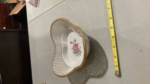 lot 2323 image: Floral Porcelain Plate with Gold Trim and Lattice Border