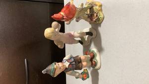 lot 2359 image: Royal Doulton Figurine Wall Display Set