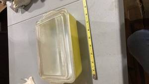 lot 2371 image: 6 34 x 9 Pyrex baking dish, yellow bottom