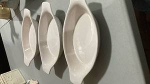 lot 2374 image: Oval White Ceramic Oven Proof Japan Au Gratin Dishes