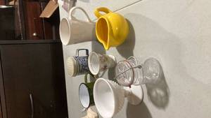 lot 2381 image: Mixed Kitchen Tableware Collection