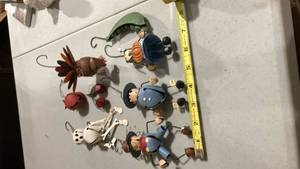 lot 2404 image: Various metal and jingle bell ornaments for Christmas and Thanksgiving