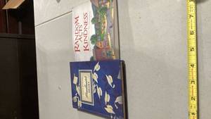 lot 2406 image: Inspirational Book Bundle - Graduate & Random Acts of Kindness