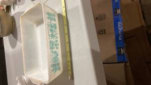 lot 2437 image: Pyrex baking dish