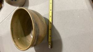 lot 2439 image: Keystone Stoneware Bowl