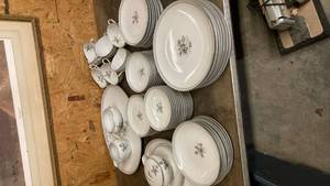 lot 2484 image: Royal Japan Queens Rose China Set 7 dinner plates, 8 or other more of others