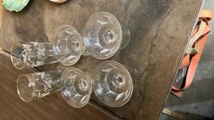 lot 2497 image: 4 Glass, dessert dishes, and two etched glasses