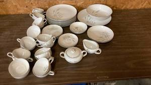 lot 2500 image: Fine China Spring Wheat Dinnerware Set