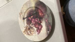 lot 2507 image: Tennete Porcelain Decorative Plate with Red Onion Design 7 12 inch