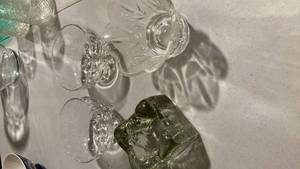 lot 2509 image: Miscellaneous glass items