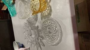 lot 2511 image: Miscellaneous glass items