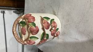lot 2513 image: CBK Tennessee Apple Pattern Cookie Jar