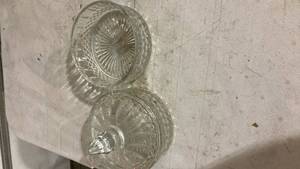 lot 2517 image: Cut Glass Serving Bowls with Starburst Pattern