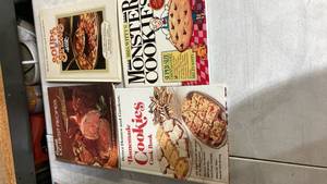 lot 2546 image: Better Homes and Gardens Recipe Collection Set